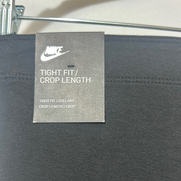 Nike Black and Blue Athletic Leggings with Form-Fitting Design - Picture 9 of 12